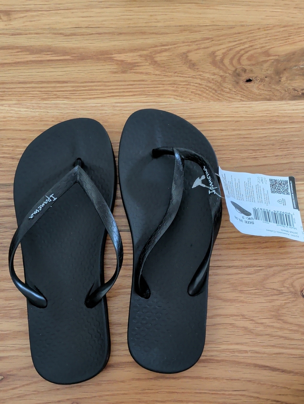 Ipanema Black Slim-Strap Flip Flops NWT